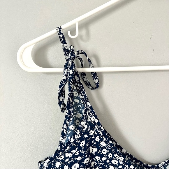 🍭 3/$10 blue & white floral maxi dress - Picture 11 of 15